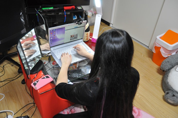 ぷとぷとを回避するため、配信は有線で