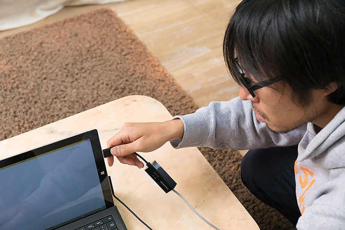 アナログモデムをパソコンにつなぎ、