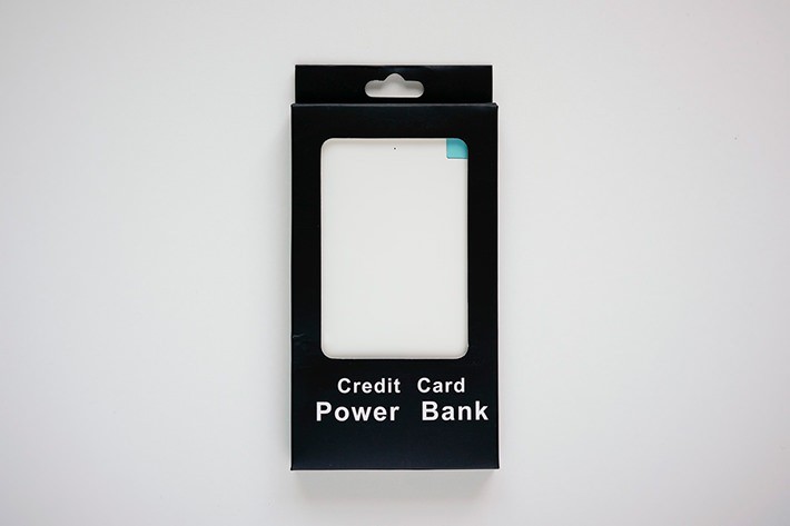 【¥690】厚さ8mmのカード型! 薄くてスマホと一緒に持ち運びやすいバッテリー「MBK25」