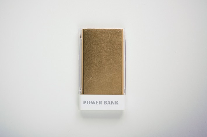 【¥980】金属の感触が心地良い! 高級感のあるバッテリー「LIT-SHOP-4000」