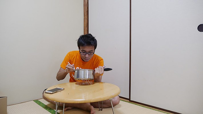 一人で食事をしていました