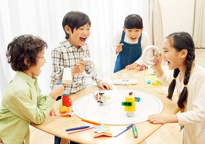 自分でおもちゃを「つくりだす」。それが「toio™」