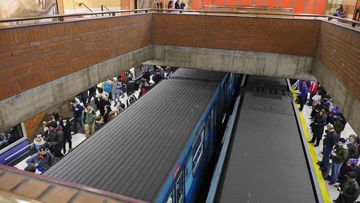 それに従い移動して、