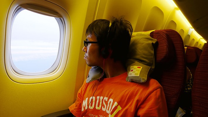 飛行機ではおとなしく!