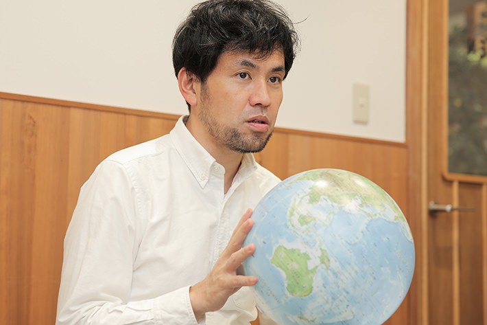 気軽にさわれる地球儀が部屋に転がっていること。それが重要