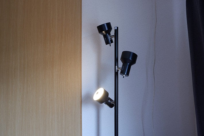 LSE-SE300を普通の電球と同じように、ソケットに差し込む