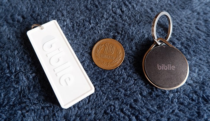 「biblle LiTE(ビブルライト)」は小さいので、財布の中にもラクラク入ります。