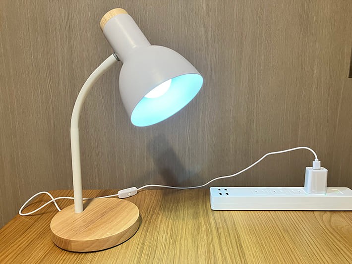 スマートプラグとスマート電源タップとデスクライト