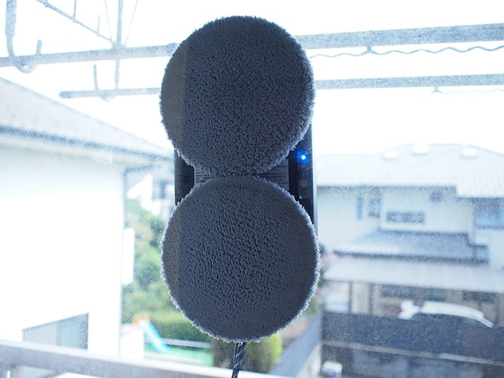 窓掃除ロボット「HOBOT」