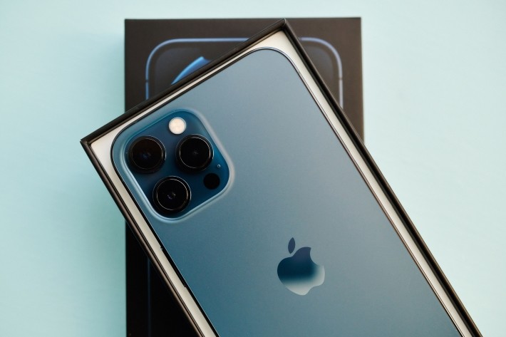 AndroidとiPhoneの2種類のスマホユーザー