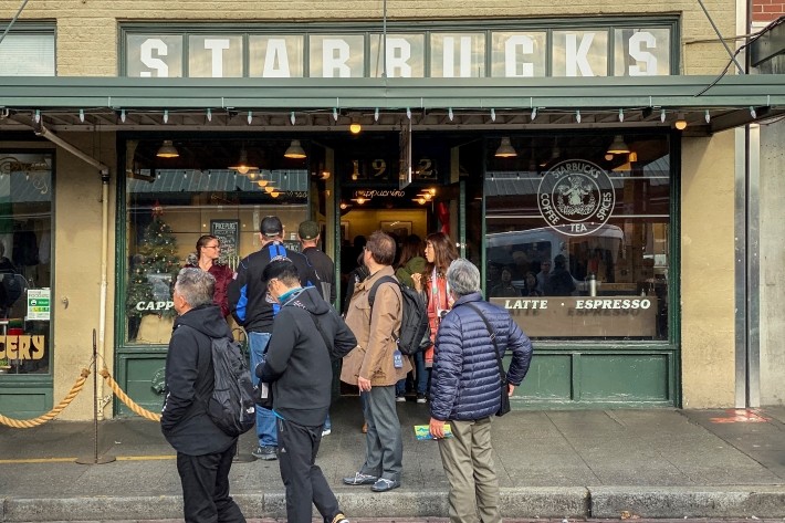 ほぼ4人に1人が高い頻度でスタバを利用