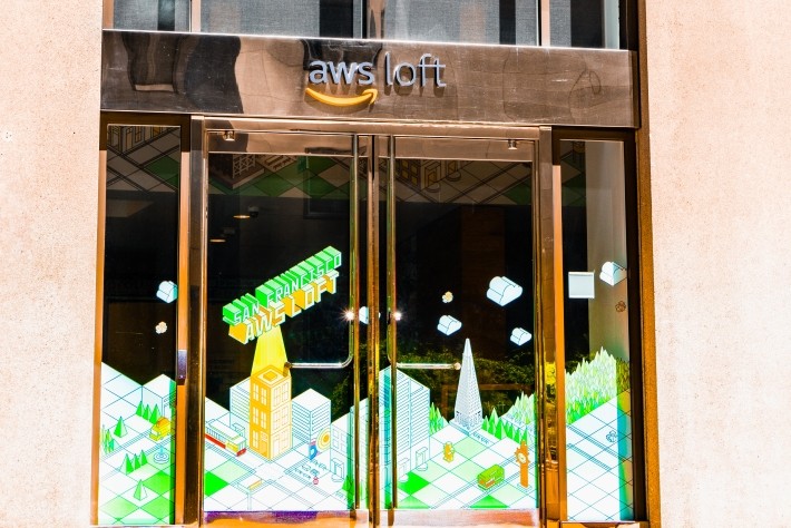 3.2021年にAmazon Web ServiceのリーダーからAmazonのCEOへ