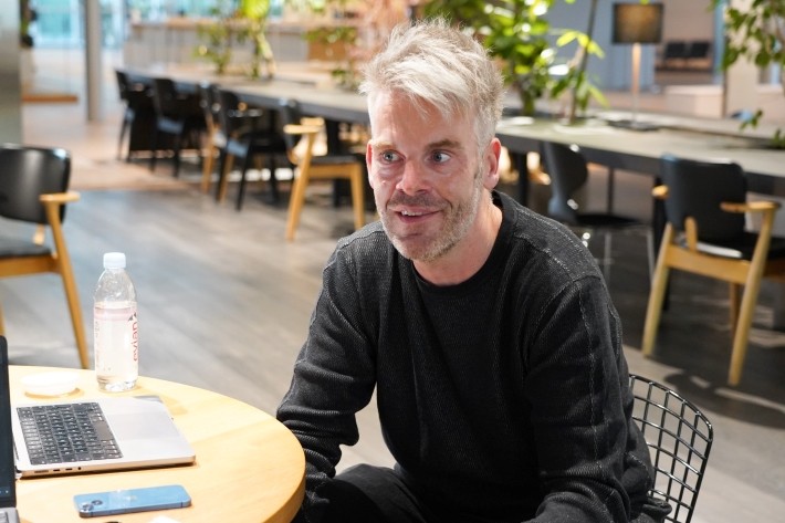 まずは文化と言語への理解を深める。