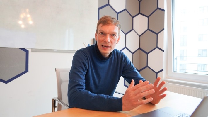 なぜMimiの創設者は、聴力強化に注目されたのでしょうか?