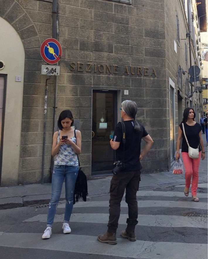 イタリア:2人に1人は歩きスマホの危険あり