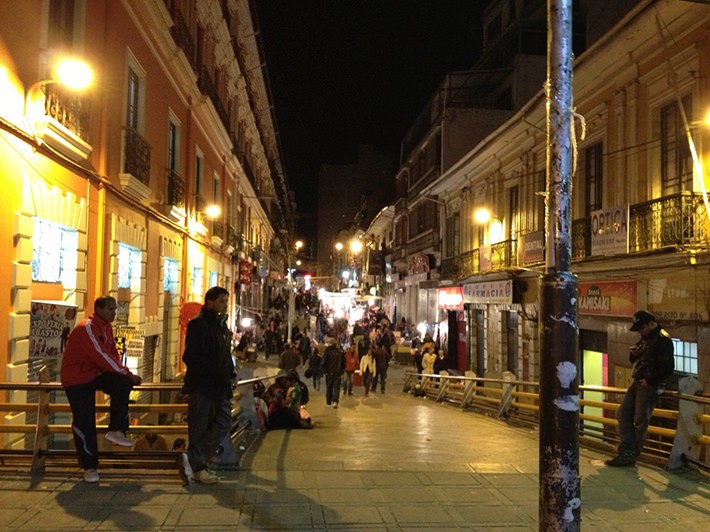 ボリビア:高い機種は格好の獲物!スリに用心