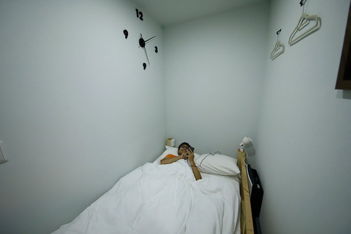 眠くなるまでスマホをいじって、