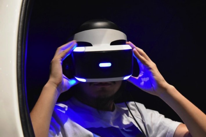 PlayStation®VRを装着したようす