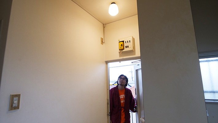 けど玄関を開けると電気がつくのは便利! (モーションセンサーやドアセンサーの反応と他の器具を連動させることができます) けど玄関を開けると電気がつくのは便利! (モーションセンサーやドアセンサーの反応と他の器具を連動させることができます)