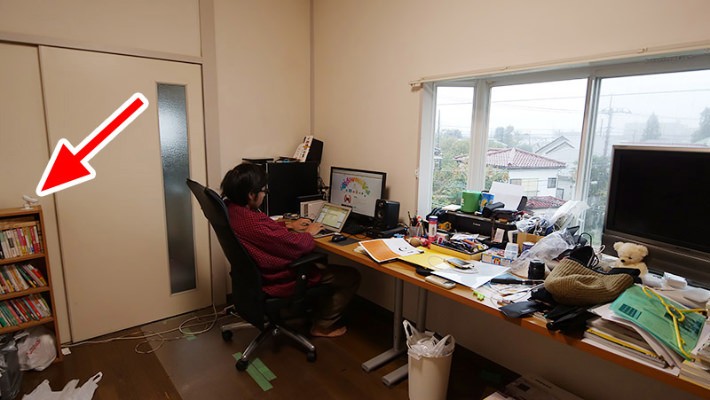 問題は次の日からです(赤い矢印がモーションセンサーです) 問題は次の日からです(赤い矢印がモーションセンサーです)