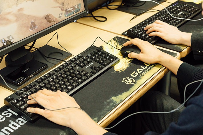 ゲーム好きの先生と自由な校風から生まれたeスポーツ班