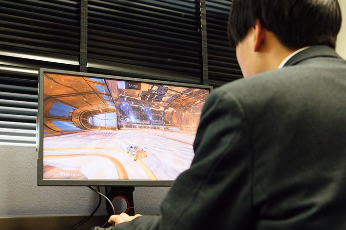 戦術はYouTubeで学び、オンラインで実践