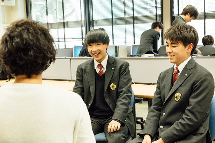 戦術はYouTubeで学び、オンラインで実践