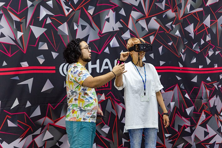 article_img_19081501_02 いざ、HADO fight!