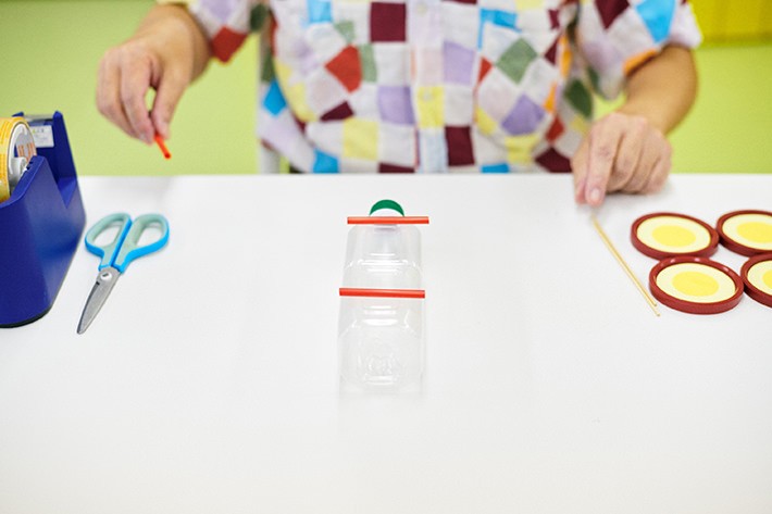 (1)ストローを切る