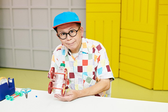 (4)ペットボトルの車体にタイヤを取り付ける