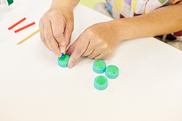 (5)ペットボトルのキャップもタイヤに!