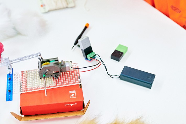 電池ボックスとFETボード、モーターをつなぐ