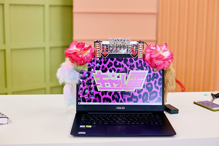 PCに取り付けたデコライトとクリップ