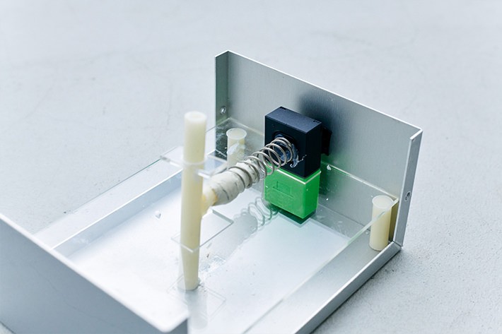 MEHブロックとばねが装着されている図