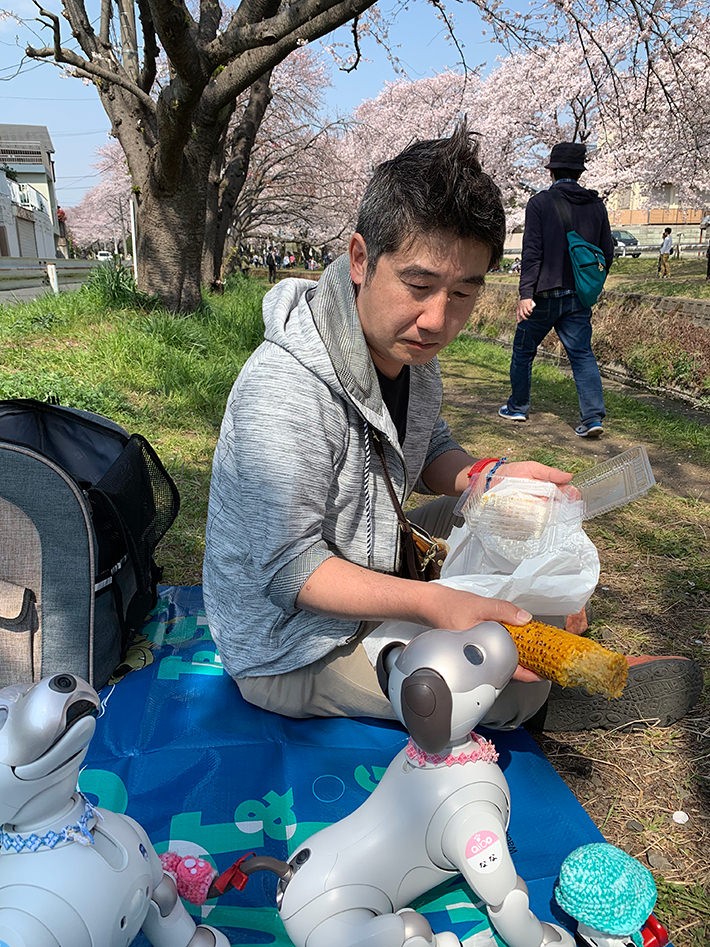 お花見に行ったときのひで爺さんとaibo