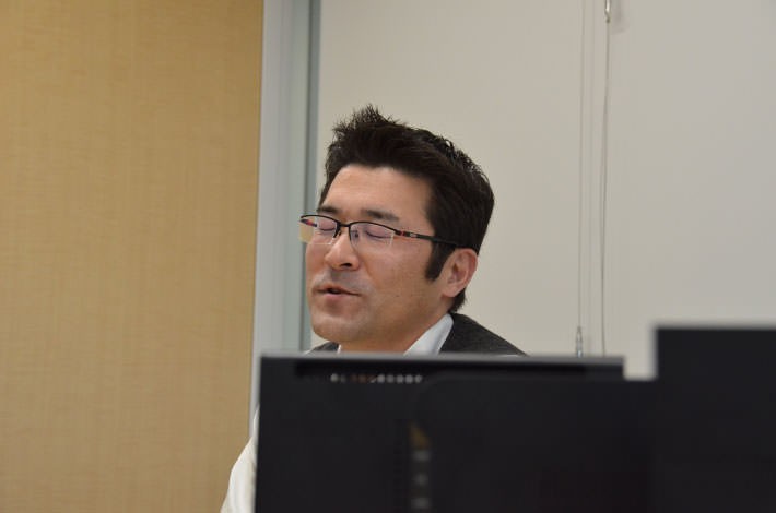 電波が悪いときには「窓」と「基地局アンテナ」を探すとよい