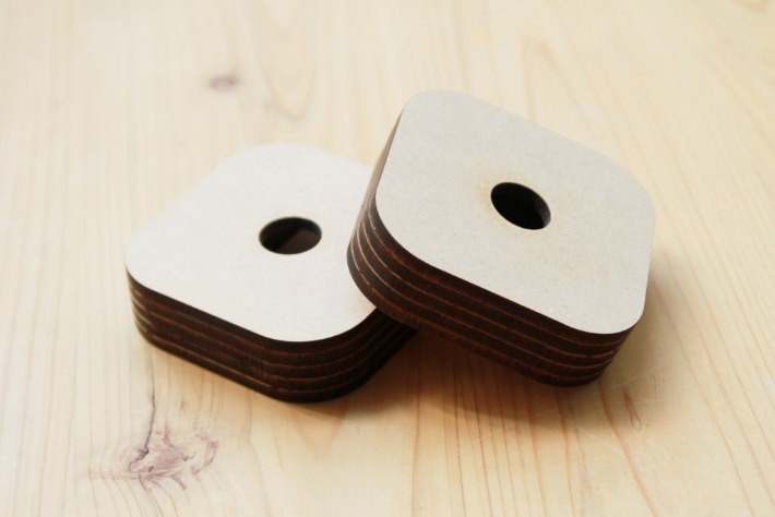 1.	土台となる木板をレーザーカット