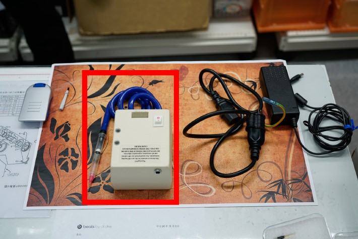 画像の赤枠内が吸引器