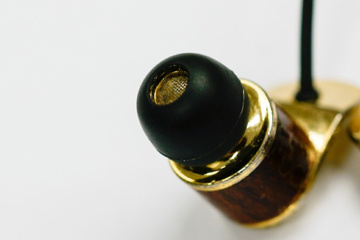 プロが勧めるイヤホン掃除方法