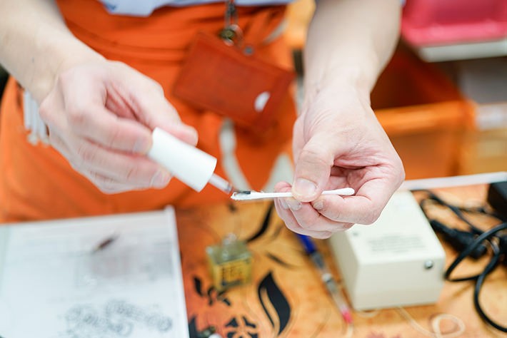 ステップ3:イヤホンジャックの接続不良には接点復活剤を塗る