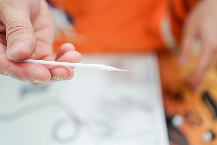 ステップ3:イヤホンジャックの接続不良には接点復活剤を塗る