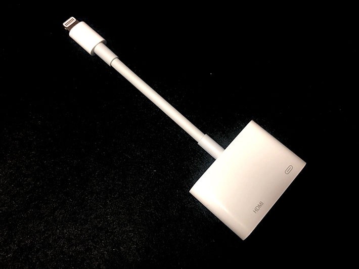 ↑スマートフォンをHDMIに接続できるコネクタ