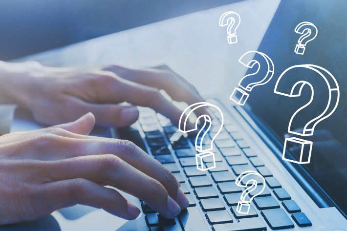  パソコンとクエスチョンマーク