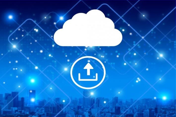 クラウドにデータをアップロードするイメージ画像