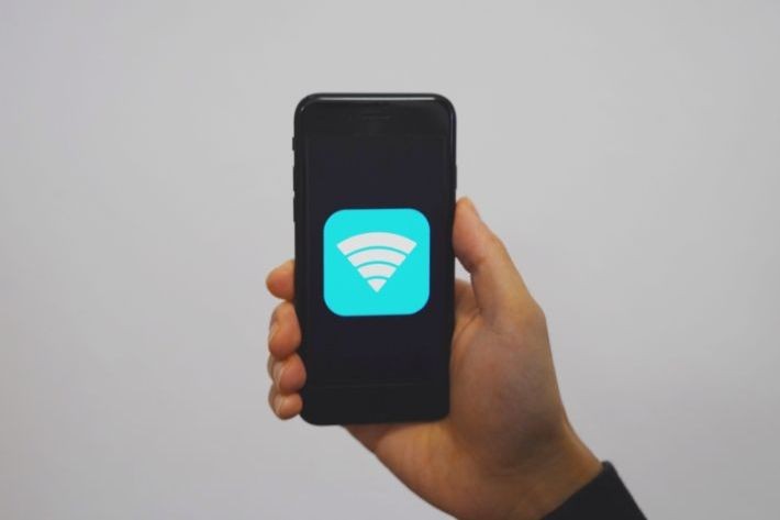 外出先で利用できるフリーWi-Fiにはどんな種類がある?利用方法を解説