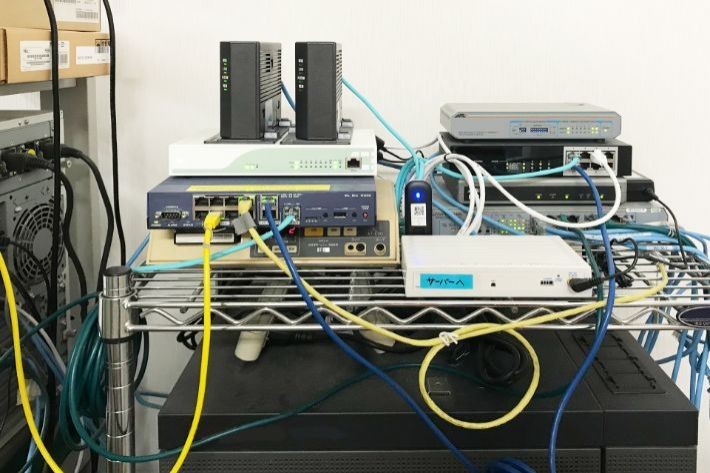 ONUやルーターが混在している画像