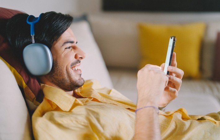 ダウンロードして聴くこともできる