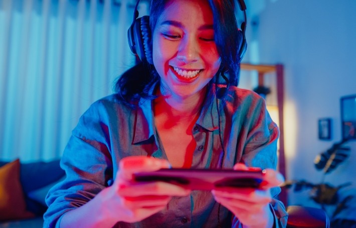 若者がハマっているオンラインゲームやスマホゲームについて解説