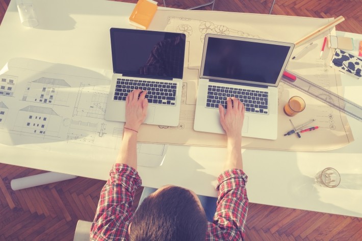 モニターを2画面にしてデスクワークするメリット