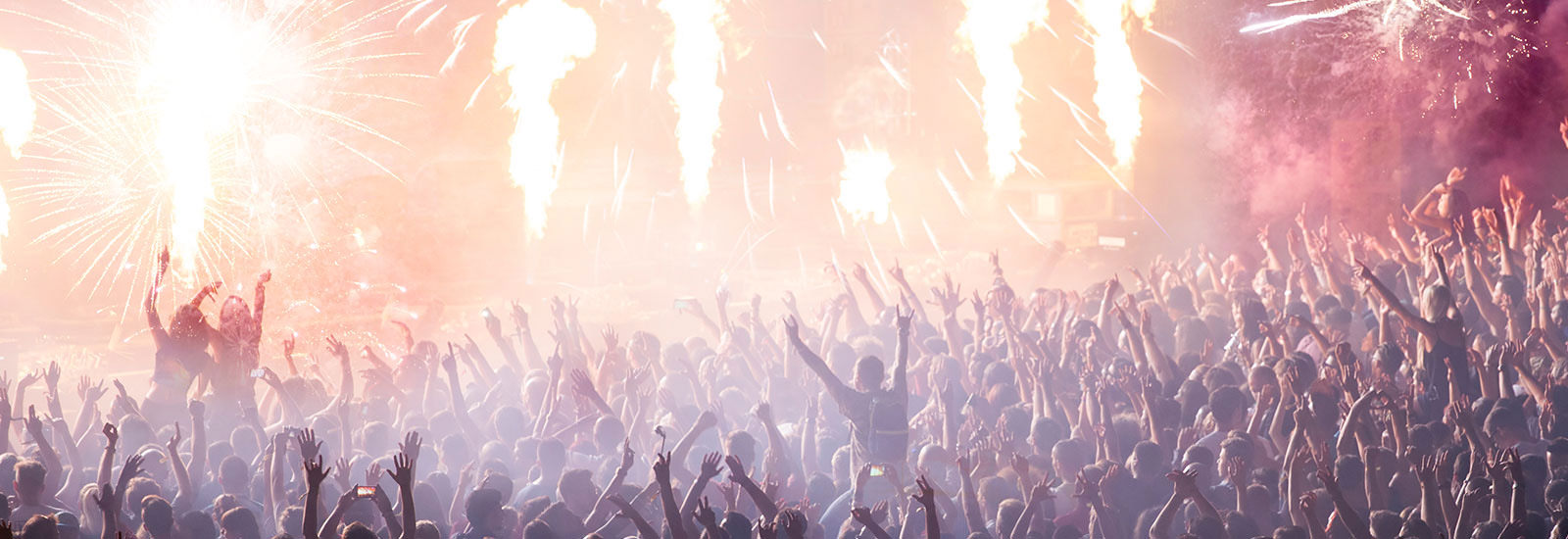 【2017年版】海外の音楽フェスを生中継!! 生配信(ライブストリーミング)で視聴できる音楽フェス10選